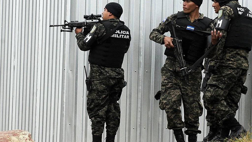 Militärpolizei im Einsatz in Tegucigalpa: Killer erstürmen eine Bar in einem Armenviertel der Hauptstadt Honduras. (Symbolbild)