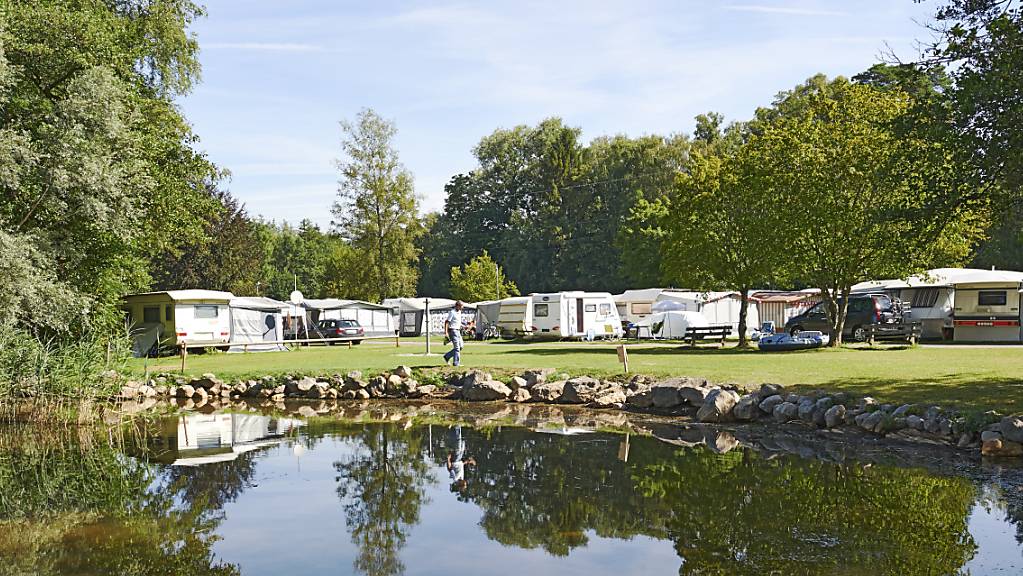Der Campingplatz in Gampelen am Neuenburgersee befindet sich im Naturschutzgebiet Fanel.