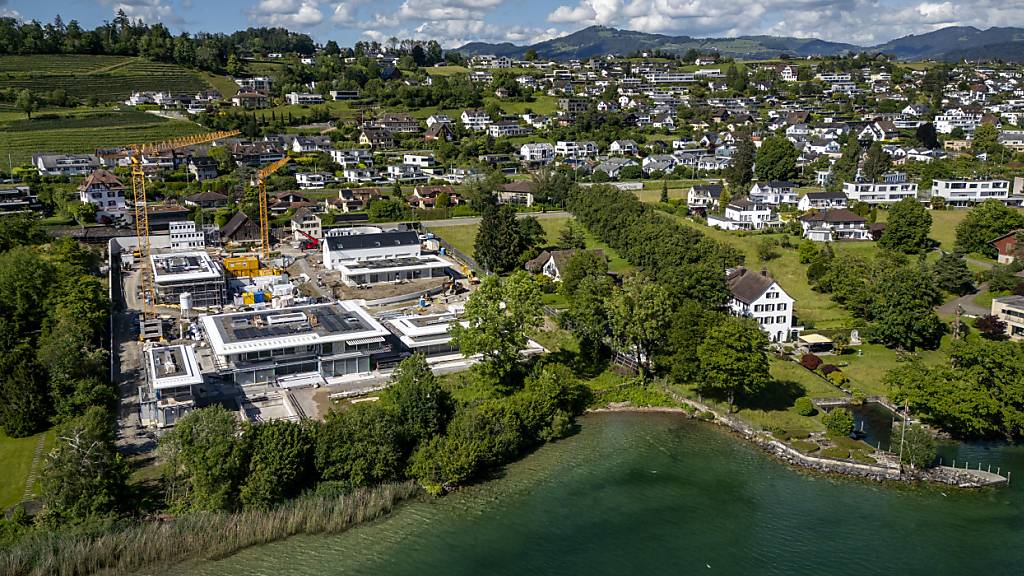 Auf dem Grundstück von Roger Federer in Rapperswil-Jona ist ein Bootshaus geplant. Dagegen hat der Verein Rives Publiques eine Einsprache eingereicht. Es geht um den öffentlichen Zugang zum Seeufer.