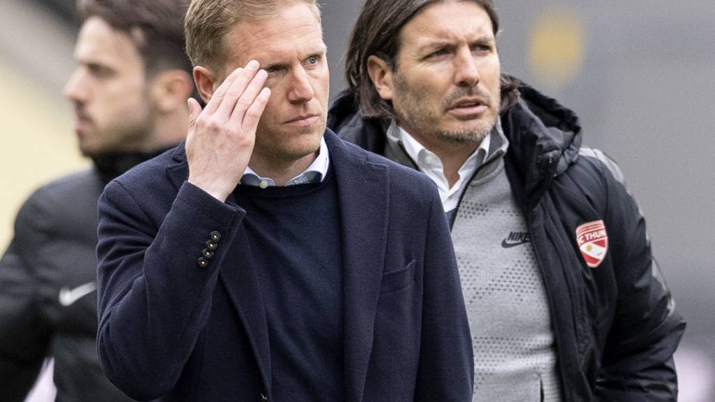 Trainer Marc Schneider (links) und Sportchef Andres Gerber müssen sich warm anziehen, wenn sie ihren FC Thun in der Super League halten wollen
