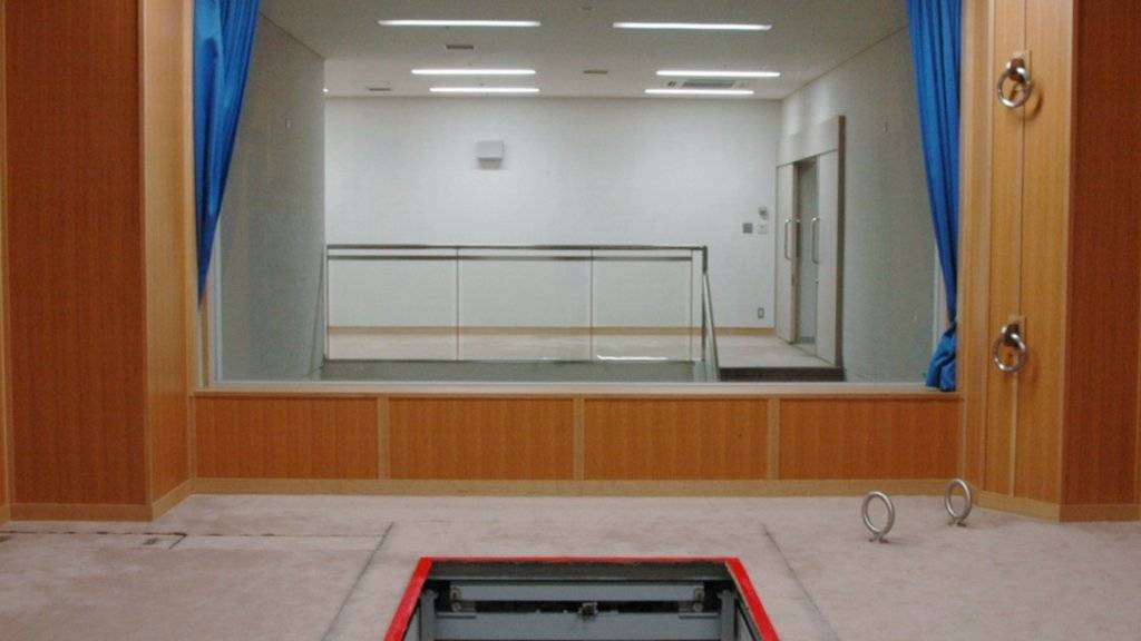 Hinrichtungsraum in Tokio mit offener Bodenklappe, wo Japan Todesstrafen durch Erhängen vollzieht. (Archivbild)