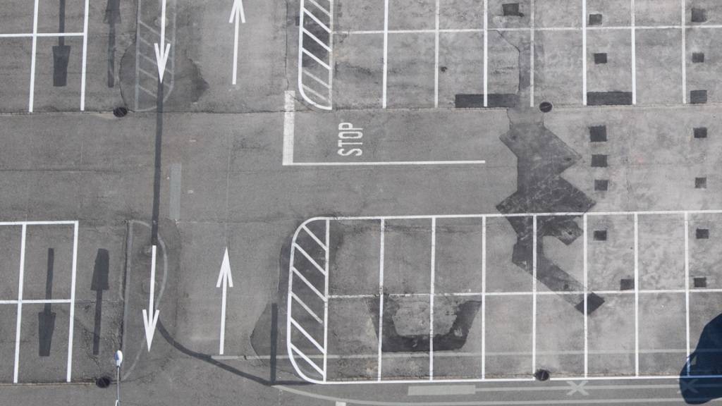 Statt grauen Autoparkplätzen sollen grüne Veloabstellplätze geschaffen werden, fordern Stadtzürcher SP, Grüne und AL. (Symbolbild)