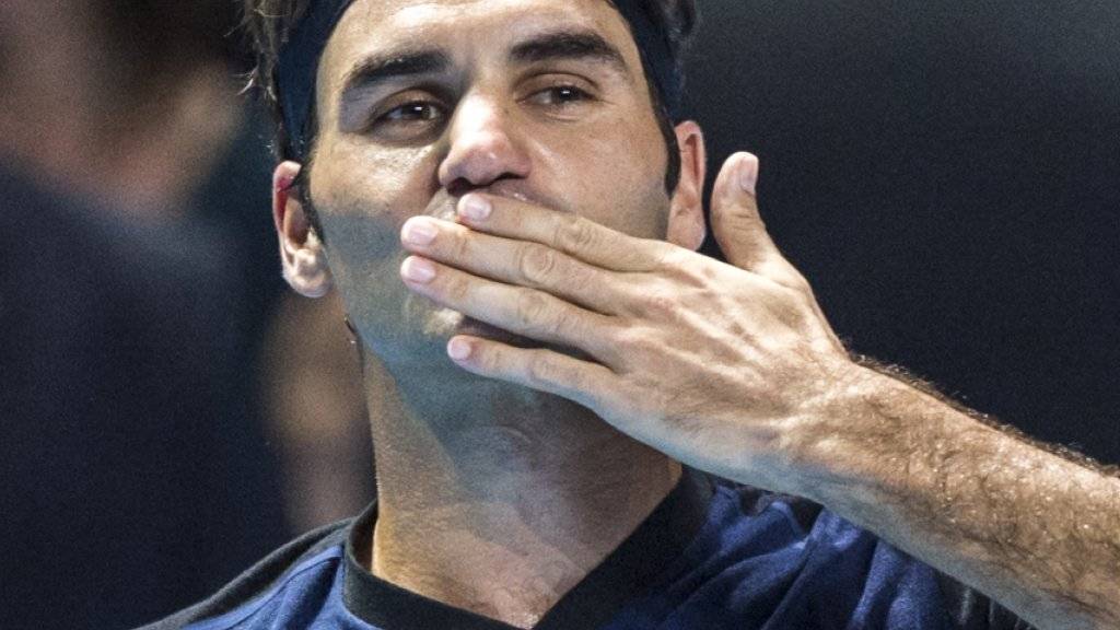 Küsschen an die Fans: Roger Federer bedankt sich beim Publikum