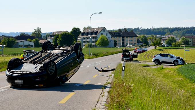 Auto überschlagen: Verkehrsunfall fordert zwei Verletzte