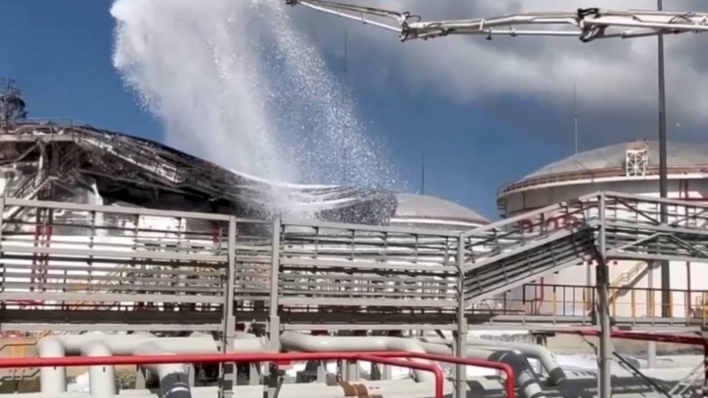 Ukraine attackiert Tanks mit Erdölprodukten – Grossbrand