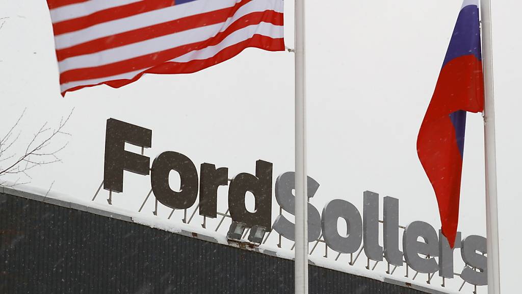 Der US-Autokonzern Ford zieht sich wegen des Ukraine-Krieges vorläufig aus dem Russland-Geschäft zurück. (Archivbild)