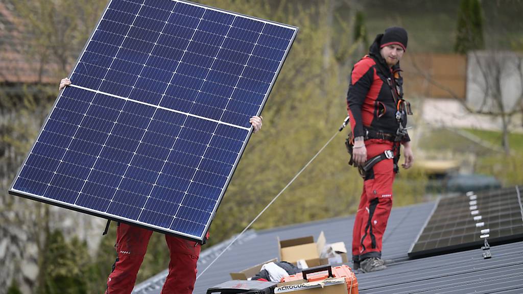 Die Schweizer Berghilfe lanciert ein Solarprogramm für Kleinunternehmen in Berggebieten. (Symbolbild)