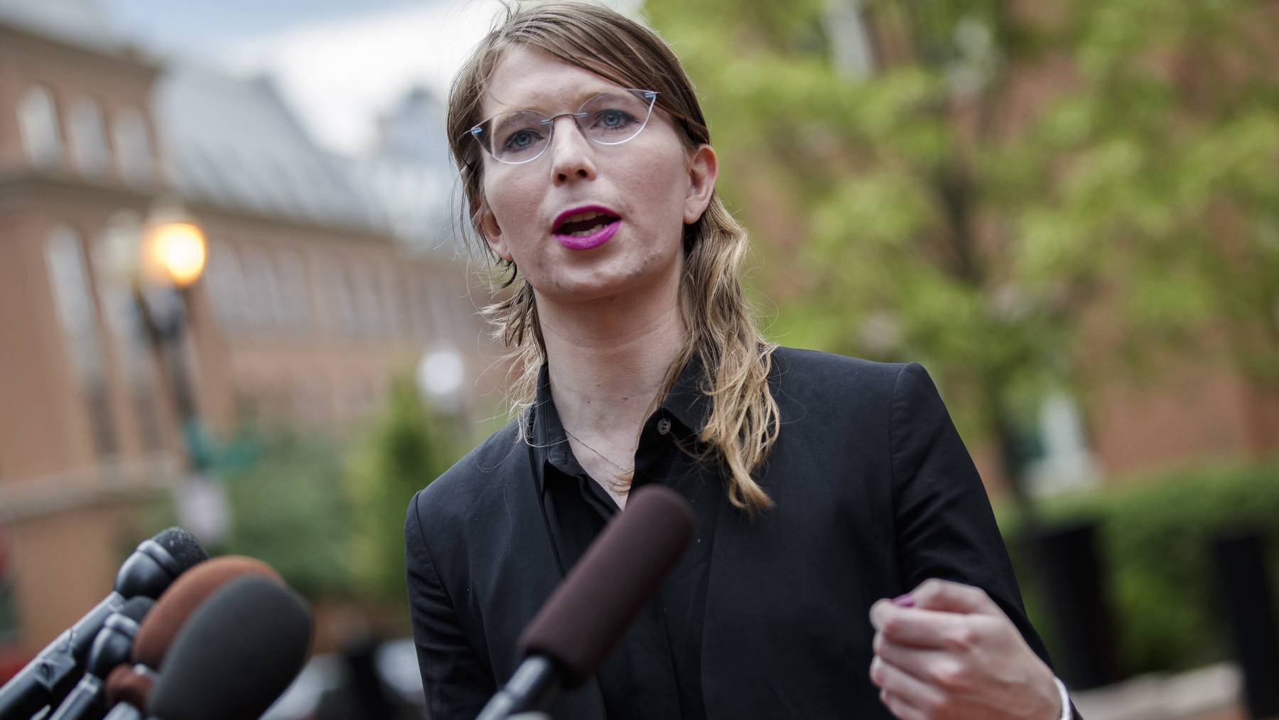 Die bekannte Whistleblowerin Chelsea Manning hatte Schwierigkeiten, sich während ihrer Zeit im US-Militär als Transfrau zu outen. 