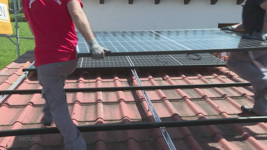 Überfordertes Netz: Die Strompreise explodieren. Viele wollen vergeblich auf eine Solaranlage wechseln