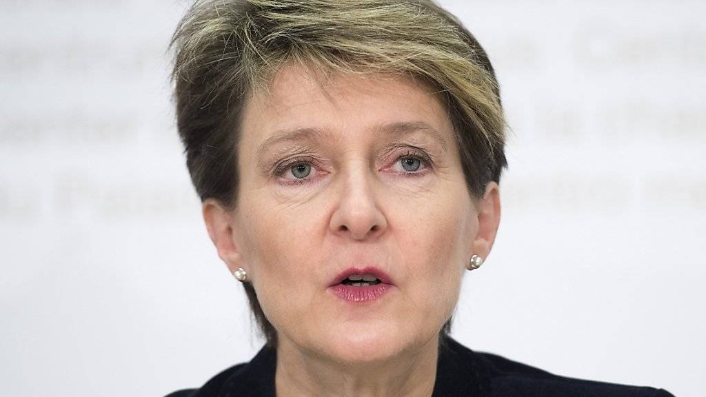 Bundespräsidentin Simonetta Sommaruga verurteilte die Anschläge von Paris in Bern vor den Medien aufs Schärfste.