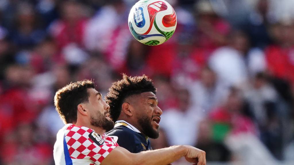 Auf Augenhöhe: Panamas Carlos Harvey (rechts) hält gegen Mateo Kovacic dagegen