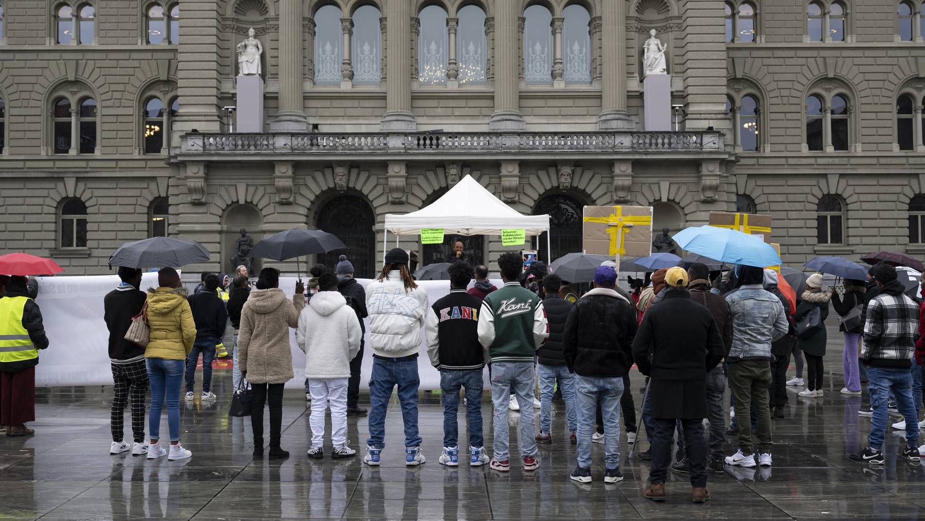 Bereits im November 2023 versammelten sich Kritiker des Eritrea-Regimes auf dem Bundesplatz in Bern.