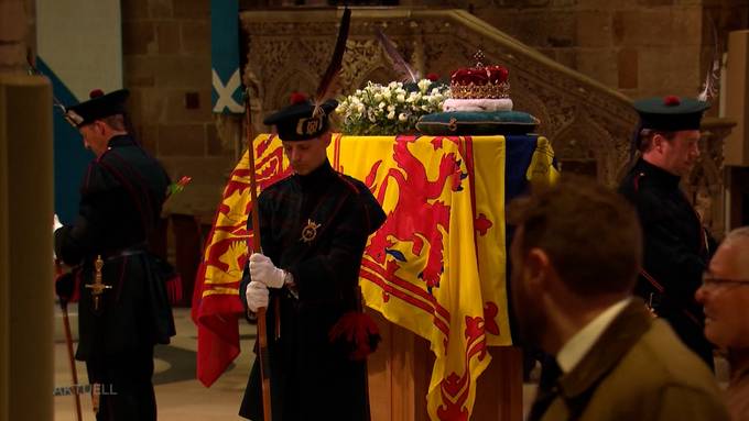 Leichnam der Queen wird von Schottland nach London überführt