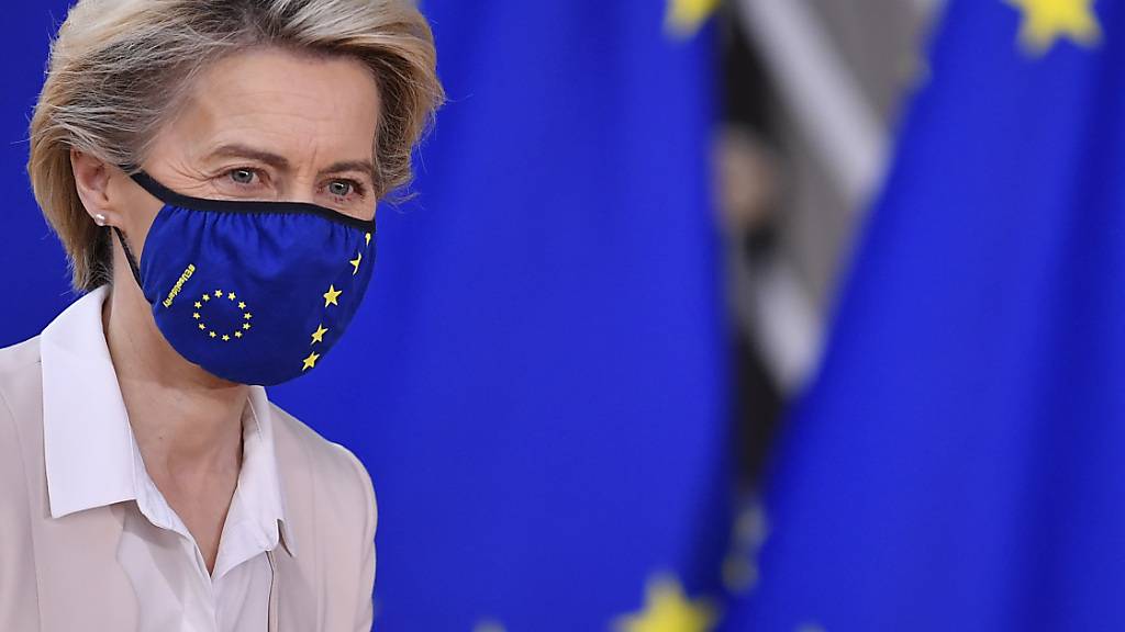Ursula von der Leyen (CDU), Präsidentin der Europäischen Kommission, kommt für einen EU-Gipfel der Staats- und Regierungschefs in das Gebäude des Europäischen Rates. Foto: John Thys/Pool AFP/AP/dpa
