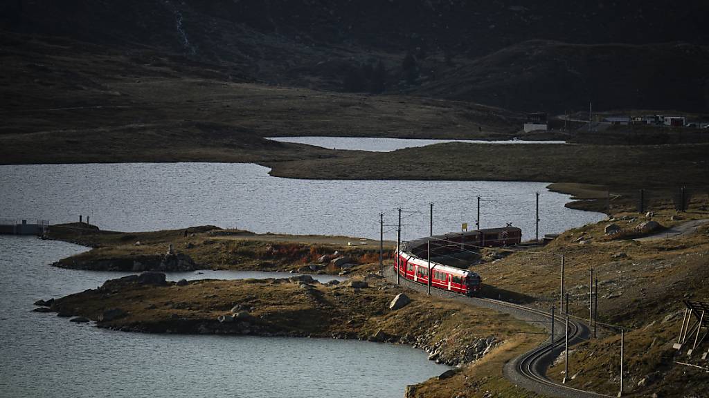 Die Rhätische Bahn (RhB) steuert  für 2023 auf ein Rekordergebnis zu. (Archivbild)