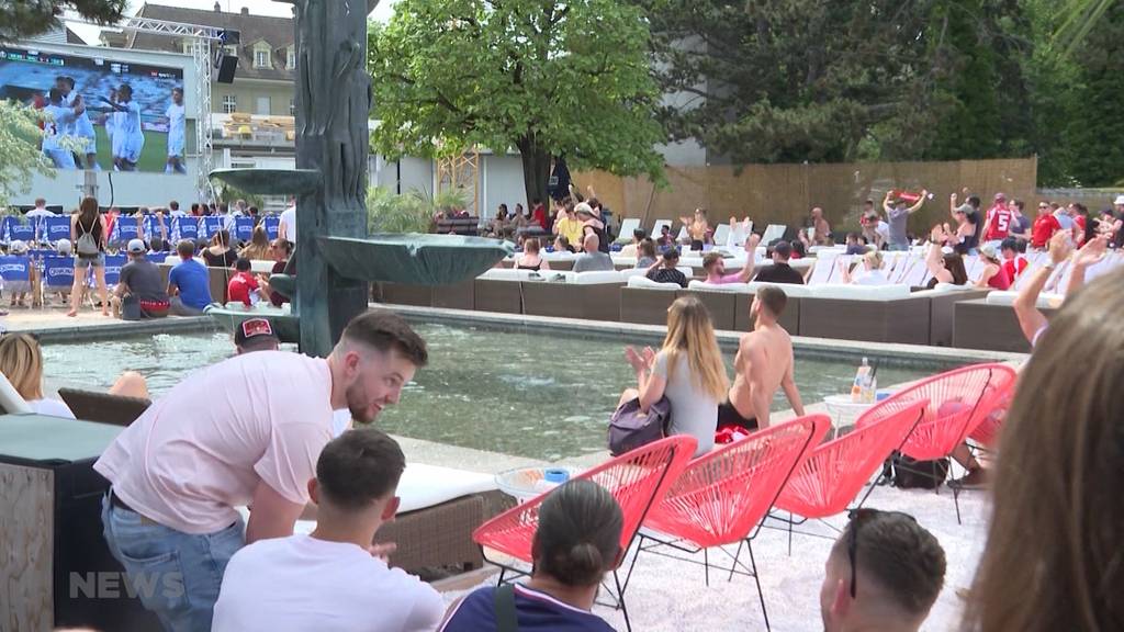 So fiebern und feiern Berner Fussballfans im Public Viewing mit