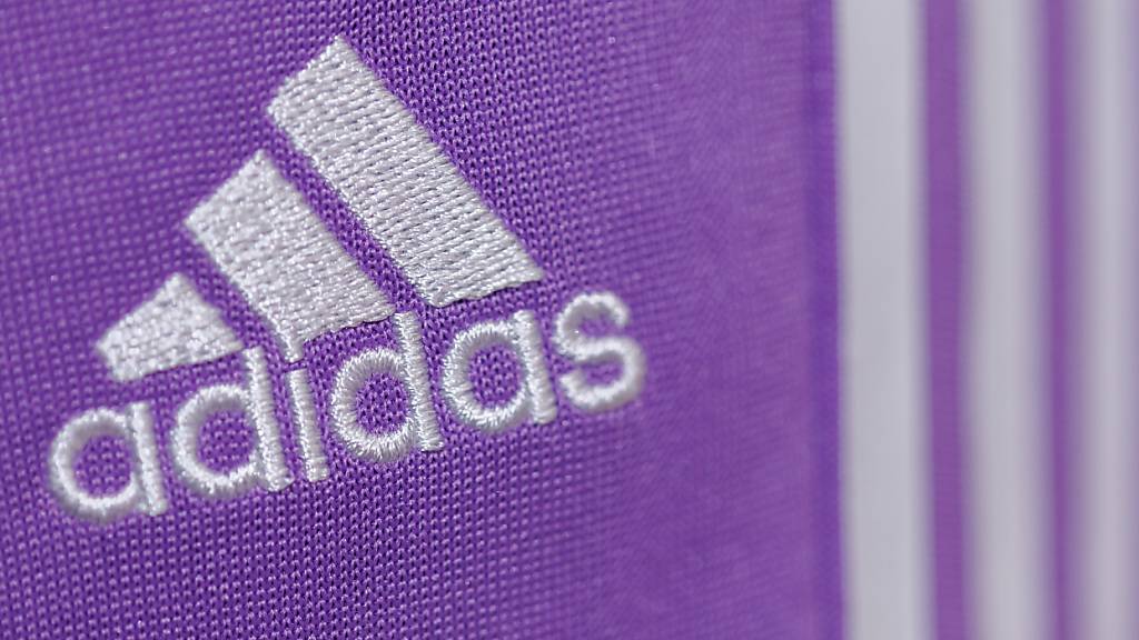 Sieg von Adidas vor Gericht: Der Sportartikelhersteller Nike darf in Deutschland eine bestimmte Sporthose wegen grosser Ähnlichkeit mit dem Drei-Streifen-Design von Adidas nicht mehr anbieten. (Archivbild)