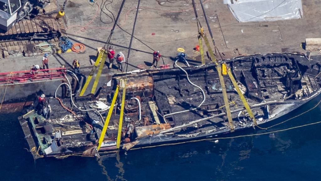 Die Überreste des von einem Brand zerstörten Ausflugsschiffs «Conception» wurden vor der Küste Kaliforniens geborgen.