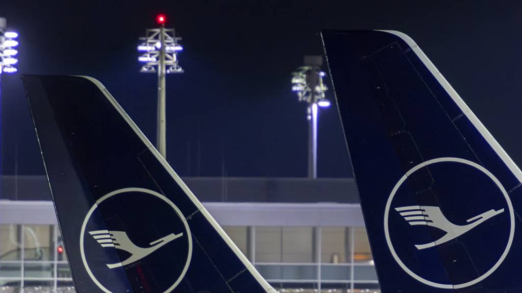 Hunderte Flugzeuge von Lufthansa bleiben wegen eines Warnstreiks am Boden.