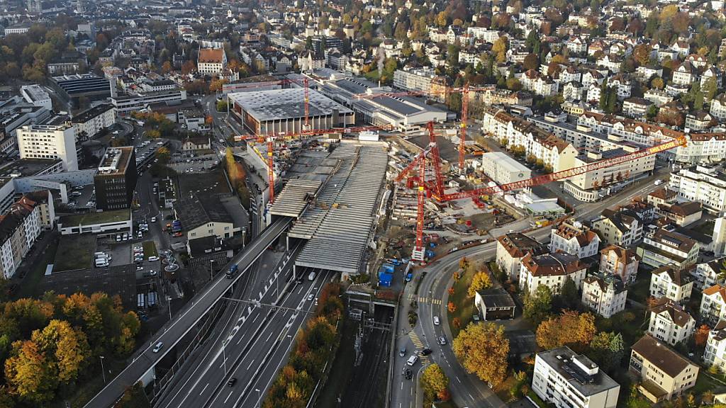 2021 wurde das grösste Bauvorhaben der Olma Messen weiter vorangetrieben: Nach der Abdeckung eines Stücks der Stadtautobahn begann der Bau der neuen Halle 1. (Archivbild)