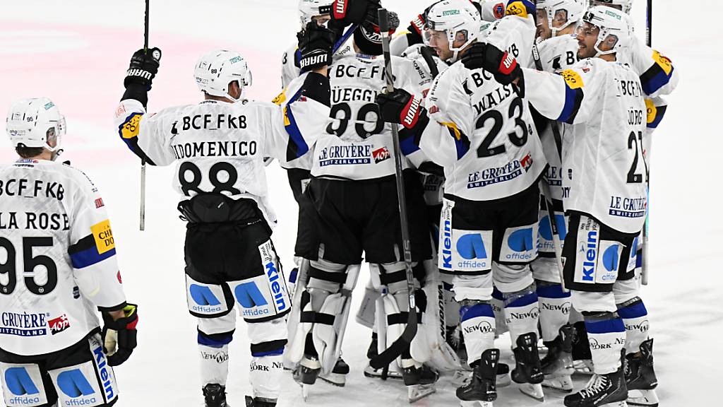 Fribourg-Gottéron bejubelt den 2:1-Sieg nach Verlängerung in Langnau. Chris DiDomenico erzielte zum vierten Mal in der Schweiz ein siegbringendes Goal in der Overtime
