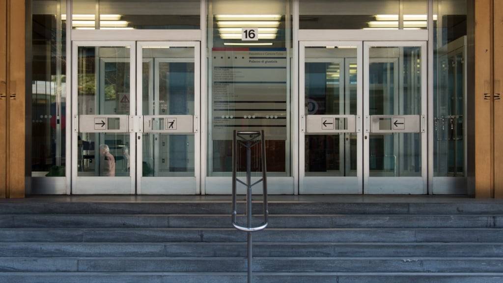 Wollte Jugendlichen nach eigener Aussage mit Massagen gegen Stress helfen: Der verschiedener Sexualdelikte angeklagte Priester hat am Donnerstag in Lugano vor Gericht ausgesagt. (Archivbild)