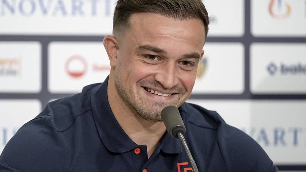 Xherdan Shaqiri präsentierte sich gut gelaunt den Medien