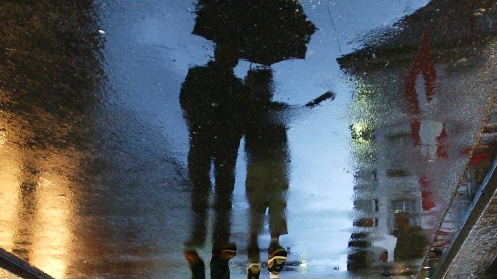 Eine neue Analyse zeigt: Bei starkem Regen gelangt zu viel Mischwasser in den Wasserkreislauf. (Symbolbild)