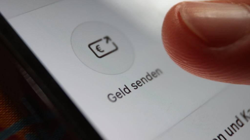 Sicher, einfach, günstig: Wer bargeldlos bezahlt, will auch bei einem digitalen Euro keine Kompromisse machen. (Archivbild)