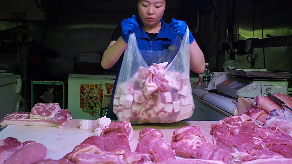 Der Rückgang bei Preisen für Schweinefleisch in China hat zu einem drastischen Einbruch des chinesischen Konsumentenpreisindizes geführt. (Archivbild)