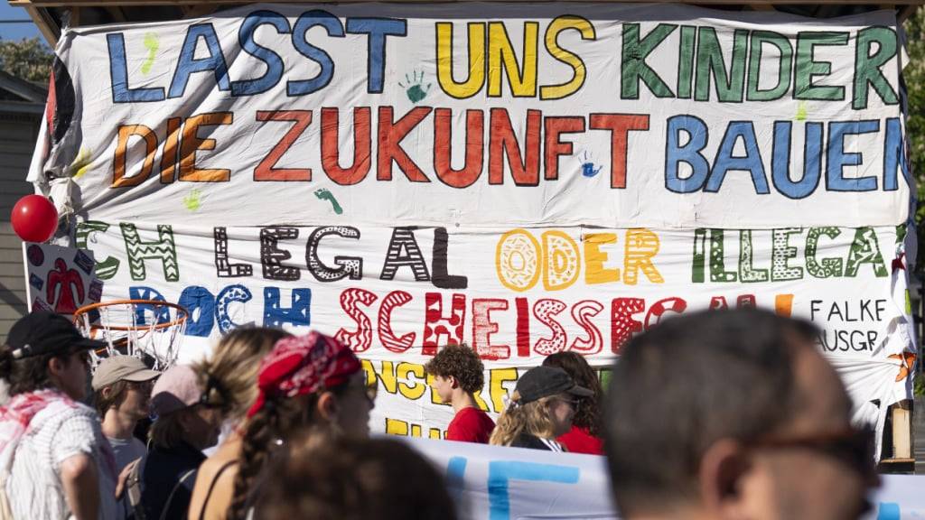 Tausende Demonstrierende versammelten sich am Donnerstag zur 1.-Mai-Kundgebung in Zürich.