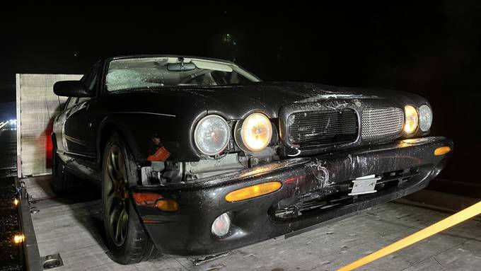 Jaguar fährt auf A3 Roller an – Lenker schwer verletzt