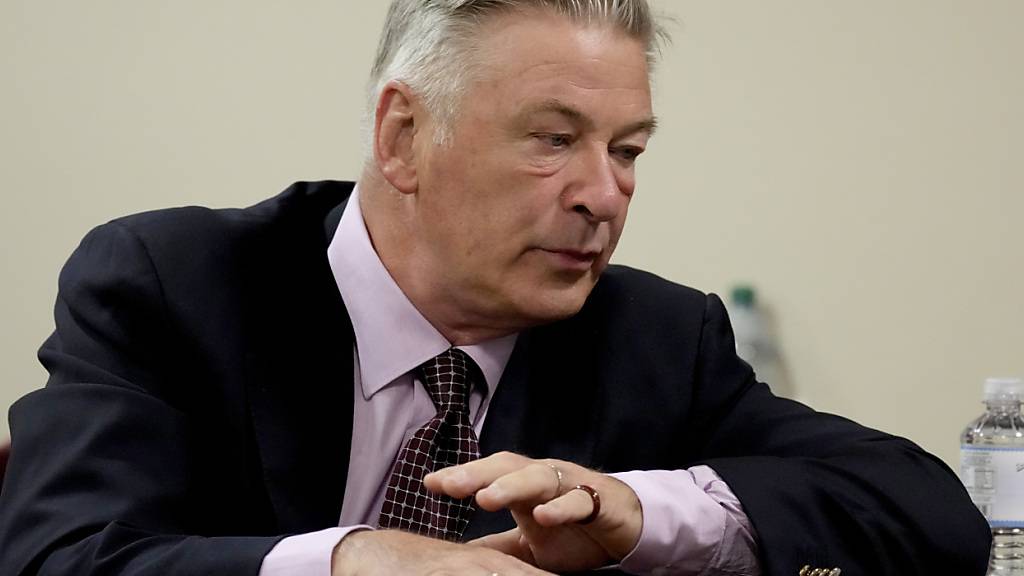 Der US-Schauspieler Alec Baldwin während seiner Anhörung im Bezirksgericht von Santa Fe. Foto: Ross D. Franklin/AP/dpa