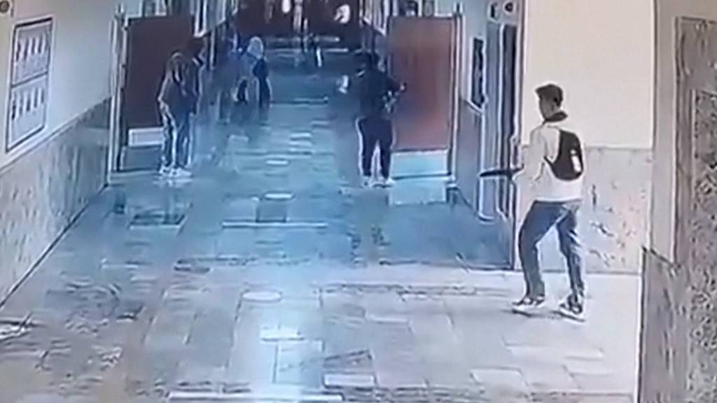 16 Personen durch Schüsse an Schule in Türkei verletzt