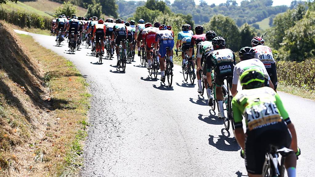 Der Tross der Vuelta a España unterwegs im Baskenland