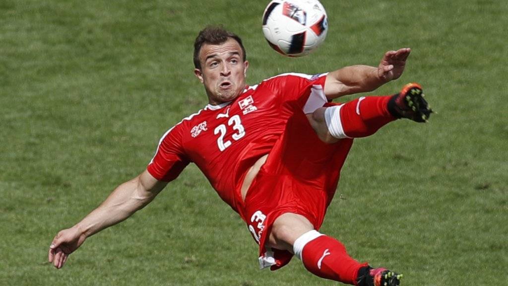Nicht spektakulär genug: Xherdan Shaqiris Seitfallzieher an der EM gegen Polen gehört für die FIFA nicht zu den zehn schönsten Toren des Jahres