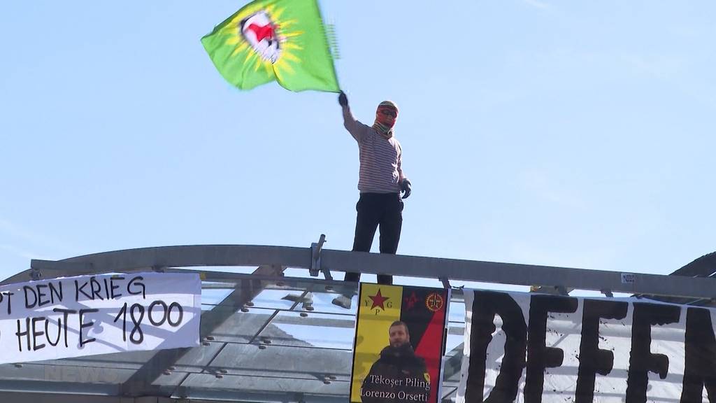 Vermummte rufen zur Demo für Rojava auf