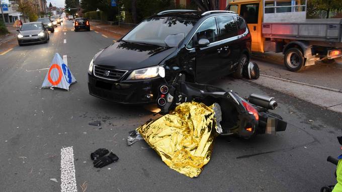 Rollerfahrer übersehen