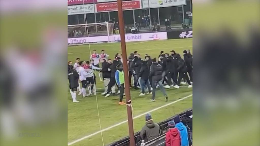 Nach Fussballkrawallen: So erlebten Stadionbesucher den Platzsturm im Brügglifeld