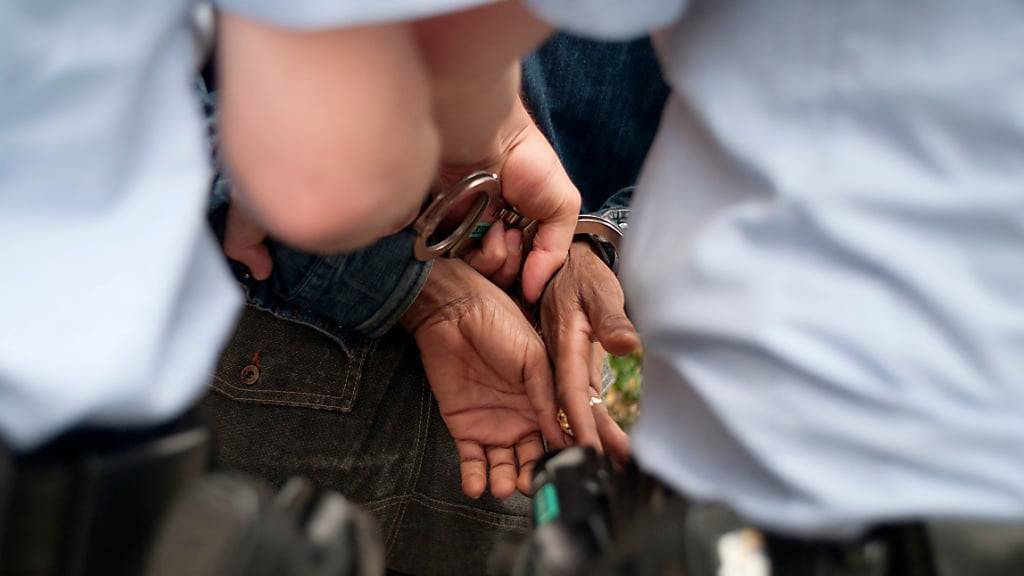 Kurz nach dem nächtlichen Streit im Kreis 5 nahm die Zürcher Stadtpolizei drei Männer fest. (Archivbild)