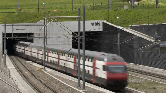 Zug blockiert Lötschbergtunnel während eineinhalb Stunden