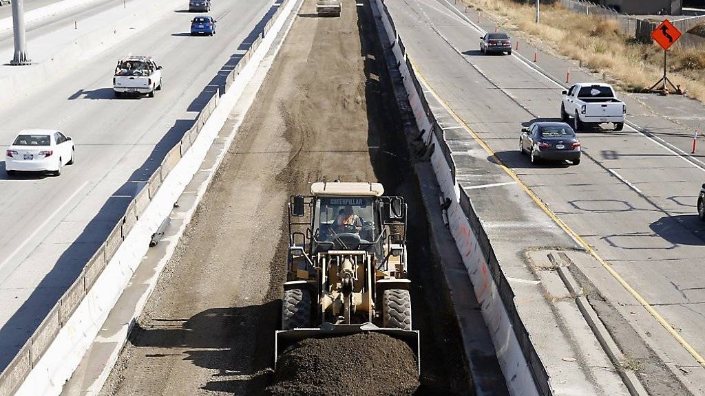 Viele Strassen und Brücken in den USA sind in schlechtem Zustand: Nun soll die Verkehrsinfrastruktur mit Milliardeninvestitionen wieder auf Vordermann gebracht werden (Archiv).