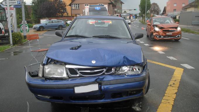 Autofahrer nach Unfall in Emmen schwer verletzt