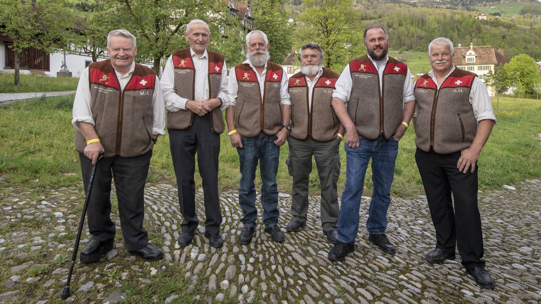 Muotathaler Wetterschmöcker noch in alter Besetzung von links: Martin Horat (verstorben, Nachfolger ausstehend), Peter Suter (verstorben, Nachfolger seit 2022:), Martin Holdener, Karl Hediger, Roman Ulrich und Alois Holdener, am Freitag, 26. April 2019, in Schwyz