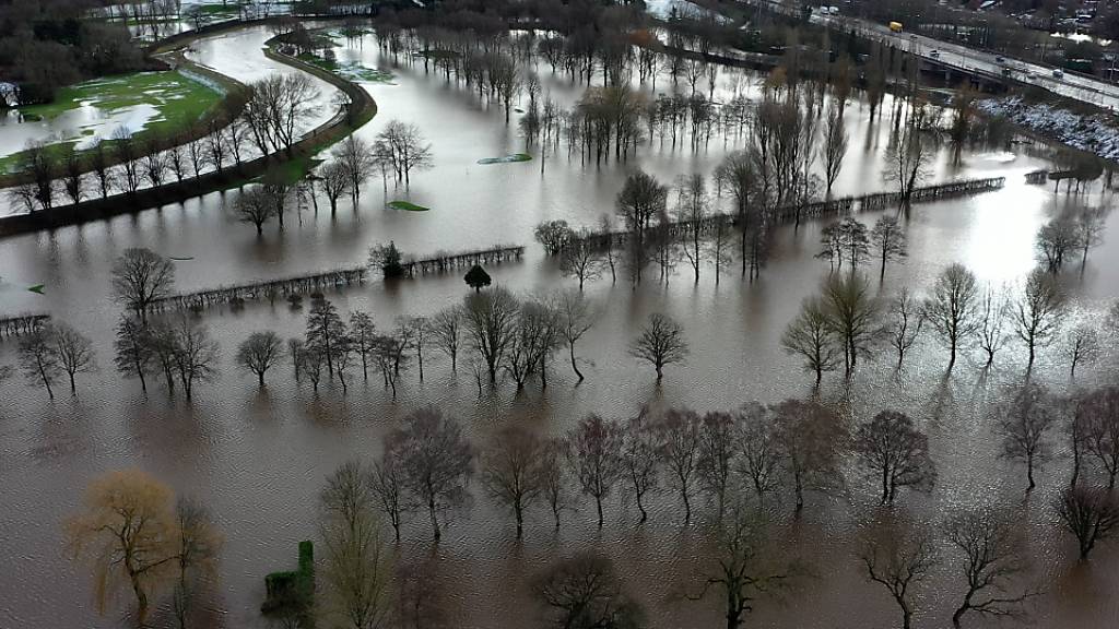 Die Gegend von Didsbury in Manchester ist nach dem Sturm «Goran» überflutet. Foto: Richard Macarthy/PA Wire/dpa