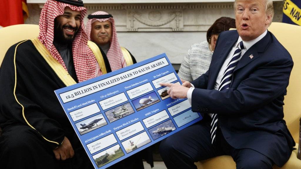 Der US-Senat will mit einer verabschiedeten Resolution die von US-Präsident Donald Trump gewährte Unterstützung Saudi Arabiens im Jemen-Krieg entziehen. (Archivbild mit dem saudischen Kronprinzen Mohammed bin Salman).