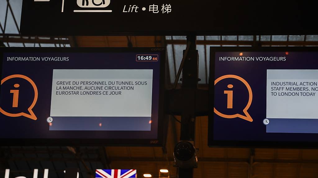 Kurz vor Weihnachten hat ein unangekündigter Streik den Verkehr durch den Eurotunnel zwischen Grossbritannien und Frankreich stundenlang lahmgelegt.