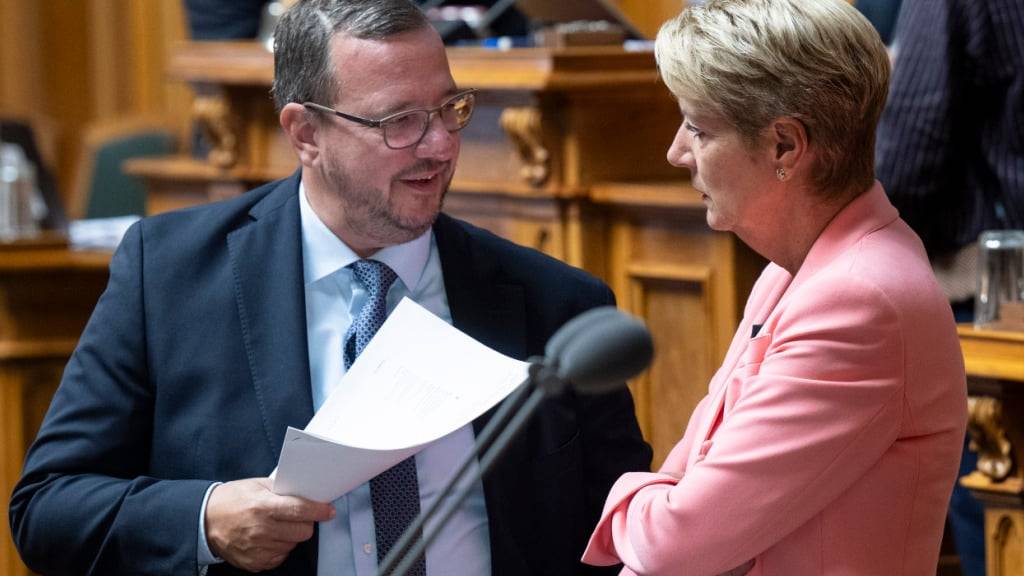 Bringt sie nicht auf seine Seite bei der Abschaffung der Heiratsstrafe: Mitte-Präsident Philipp Matthias Bregy (VS) im Gespräch mit Bundespräsidentin Karin Keller-Sutter.