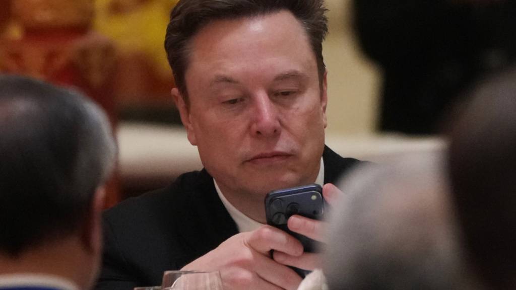 Elon Musks Weltraumfirma SpaceX plant Medienberichten zufolge einen Mega-Börsengang. Doch die vom Tech-Milliardär kontrollierte Firma macht nicht besonders viel Umsatz - und steckt tief in roten Zahlen. (Archivbild)