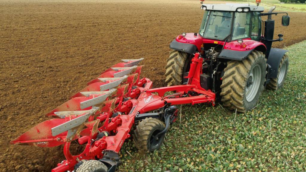 Die Industriegruppe Bucher konnte den Auftragseingang steigern - im Bild ein Pflug der Bucher-Tochter Kuhn. (Bild Bucher)